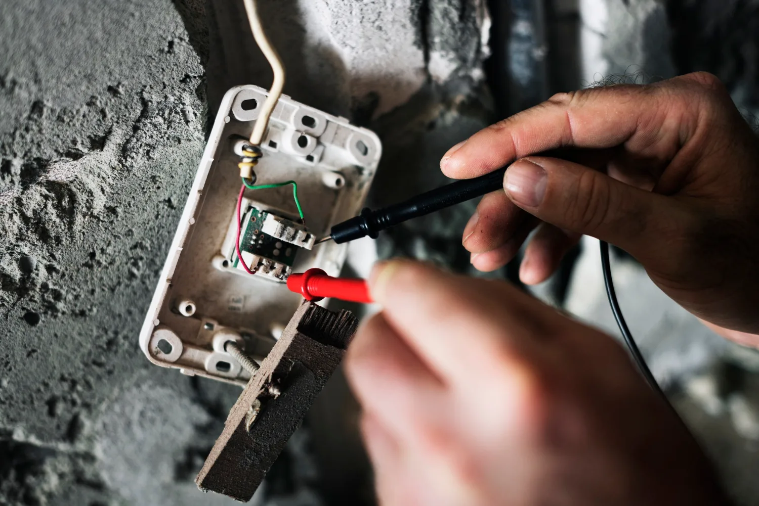 Elektro Notdienst Wien - Reparatur von Steckdose und Schalter